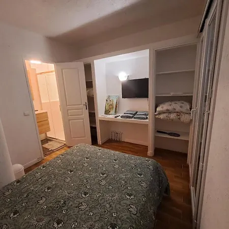 House 3 Bedrooms For 5 Persons At *