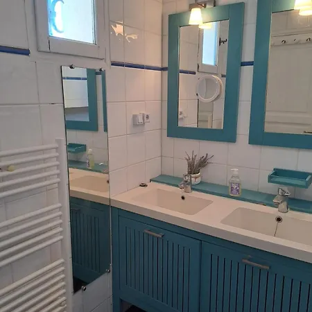 House 3 Bedrooms For 5 Persons At * カンヌ