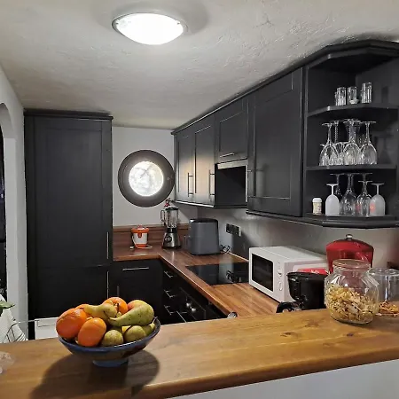 House 3 Bedrooms For 5 Persons At カンヌ