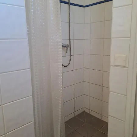 House 3 Bedrooms For 5 Persons At カンヌ