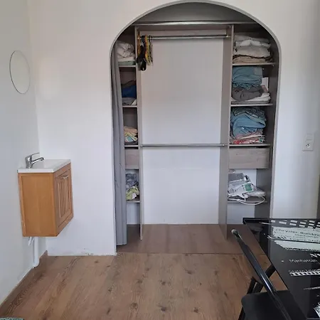 House 3 Bedrooms For 5 Persons At * カンヌ
