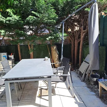 House 3 Bedrooms For 5 Persons At *