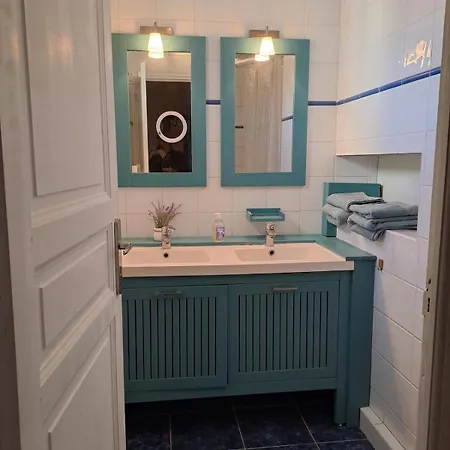 House 3 Bedrooms For 5 Persons At * カンヌ