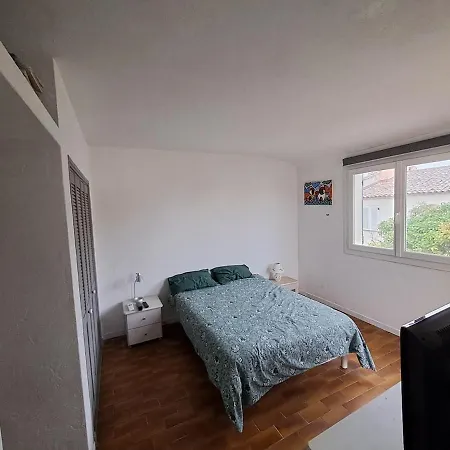House 3 Bedrooms For 5 Persons At