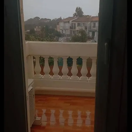 House 3 Bedrooms For 5 Persons At *