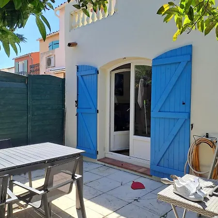 House 3 Bedrooms For 5 Persons At *