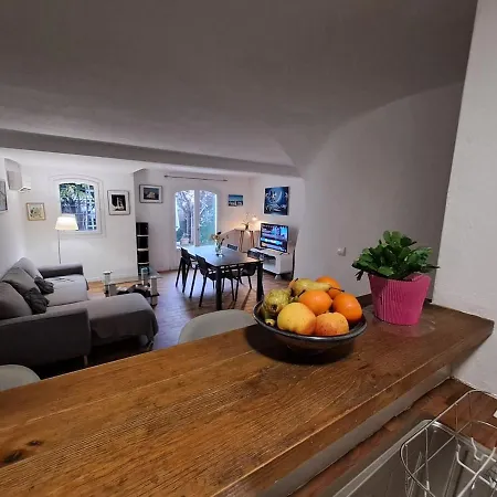 House 3 Bedrooms For 5 Persons At *