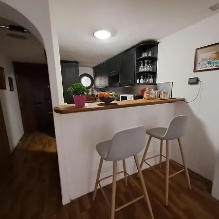 House 3 Bedrooms For 5 Persons At *